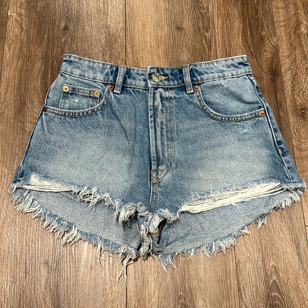 Zara high Rise distressed shorts size: 4